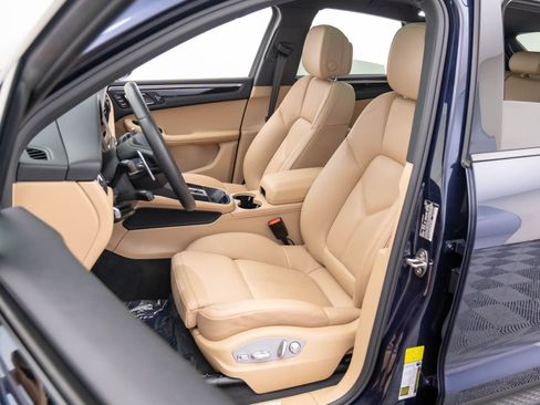 Certified 2022 Porsche Macan S image 5