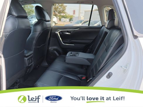 Used 2021 Toyota RAV4 XLE Premium image 41
