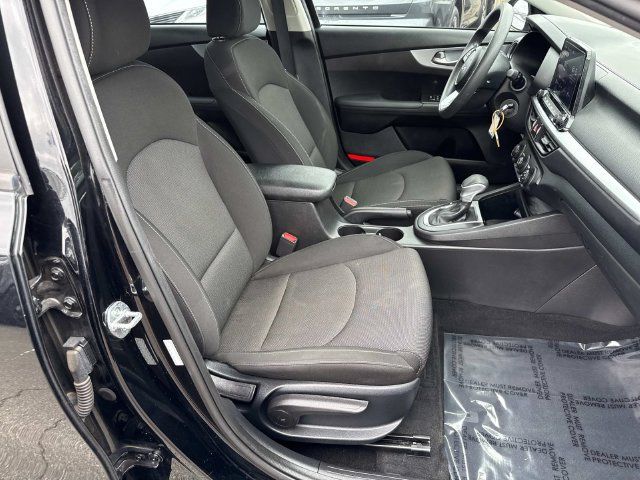Used 2023 Kia Forte LXS w/ LXS Technology Package FWD image 9