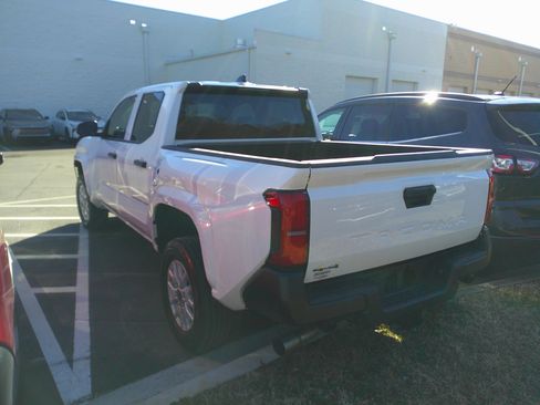 Used 2024 Toyota Tacoma SR image 9