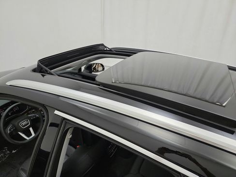 Used 2023 Audi Q5 2.0T Premium Plus w/ Premium Plus Package AWD/4WD image 11