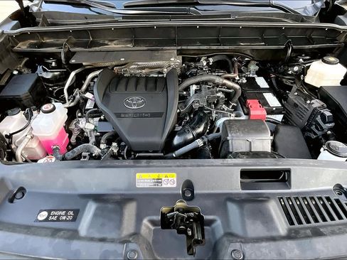Used 2023 Toyota Highlander XLE image 32