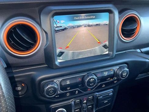 Used 2023 Jeep Gladiator Mojave AWD/4WD image 23