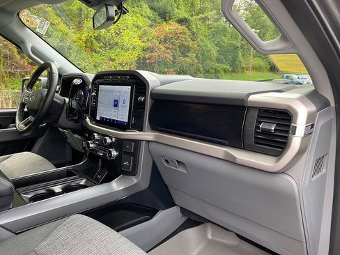 Certified 2022 Ford F150 XLT w/ Equipment Group 302A High image 27