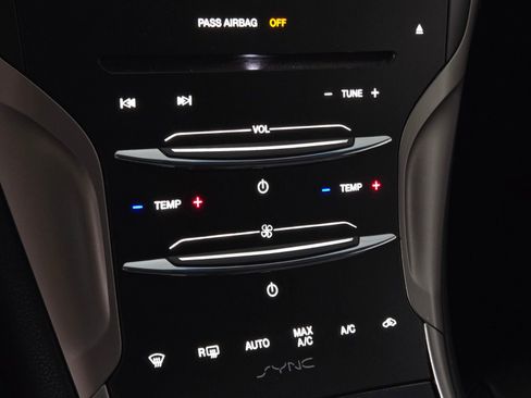 Used 2016 Lincoln MKZ FWD image 23