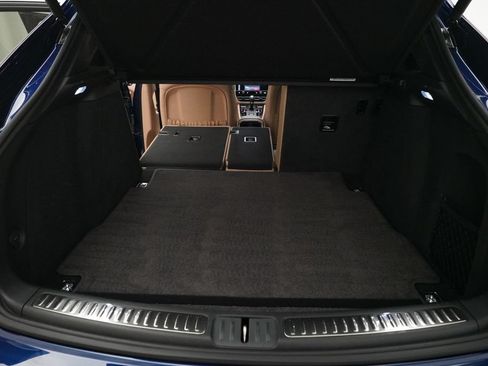 Certified 2024 Porsche Macan AWD/4WD image 3
