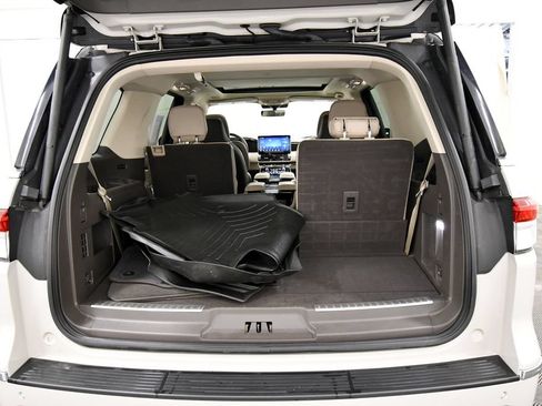 Used 2023 Lincoln Navigator Reserve w/ Equipment Group 201A AWD/4WD image 6
