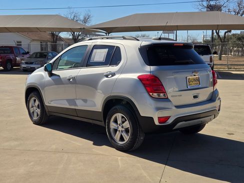 Certified 2022 Chevrolet Trax LT w/ LT Convenience Package image 5