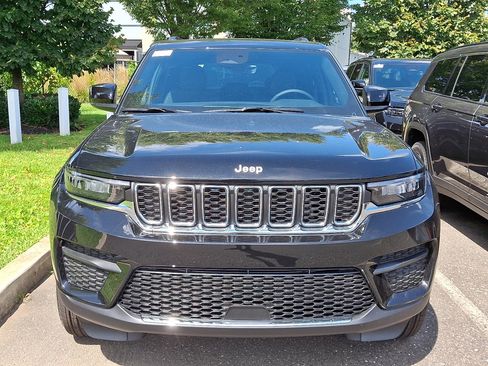 New 2025 Jeep Grand Cherokee Laredo X w/ Luxury Tech Group I image 2