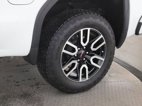 Used 2025 GMC Sierra 1500 AT4 w/ AT4 Premium Package image 14