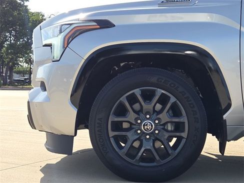 Used 2023 Toyota Sequoia Platinum image 5