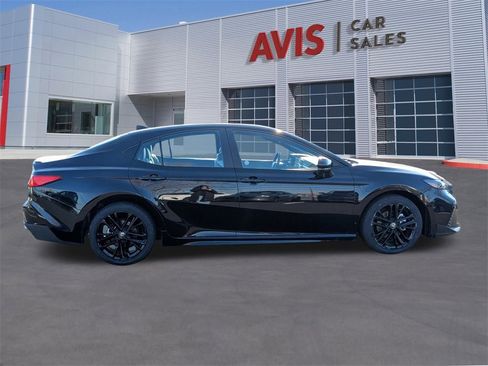 Used 2025 Toyota Camry SE image 7