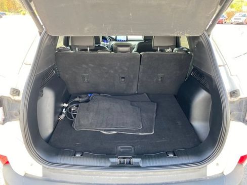 Used 2022 Ford Escape SEL w/ Technology Package FWD image 18