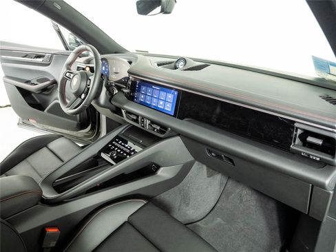 New 2026 Porsche Macan 4S Electric AWD/4WD image 25