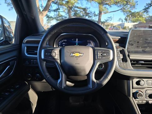 Used 2023 Chevrolet Suburban Premier image 13