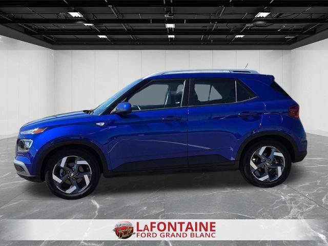 Used 2025 Hyundai Venue SEL FWD image 2