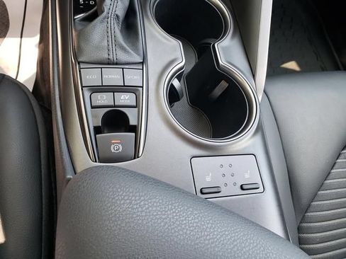 Used 2024 Toyota Camry SE w/ Cold Weather Package FWD image 17