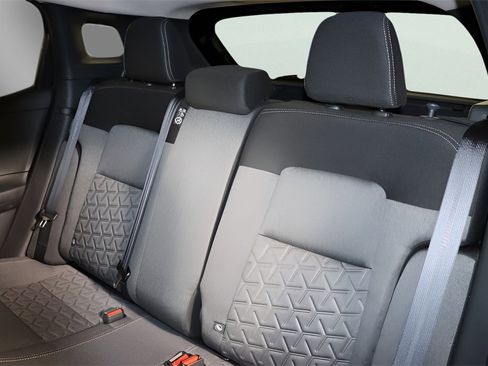 Used 2025 Nissan Kicks SV w/ SV Premium Package image 18