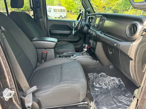 Used 2019 Jeep Wrangler Unlimited Sport S AWD/4WD image 16