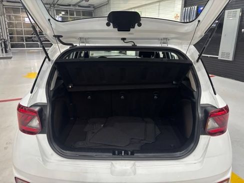 Used 2021 Hyundai Venue SEL FWD image 30