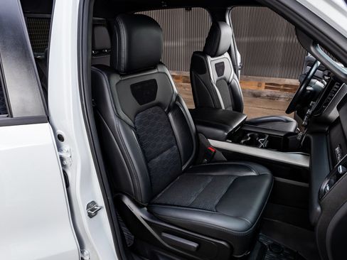 Used 2023 RAM 1500 Big Horn AWD/4WD image 32