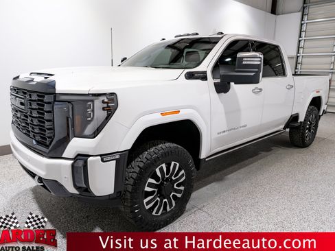 Used 2024 GMC Sierra 3500 Denali Ultimate AWD/4WD image 2