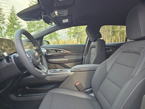 New 2026 Chevrolet Equinox EV LT image 11