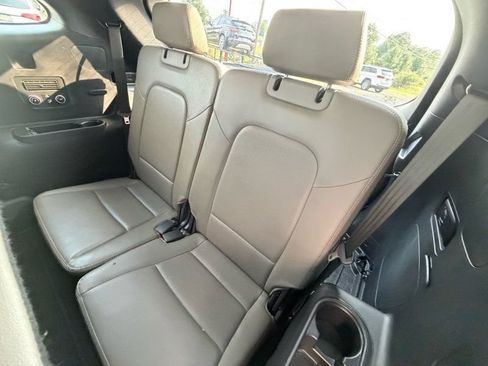 Used 2017 Hyundai Santa Fe SE w/ SE Premium Package 02 FWD image 11