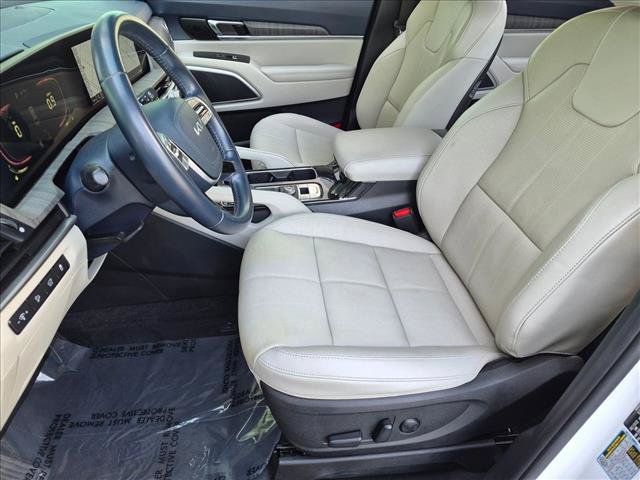 Used 2023 Kia Telluride EX w/ EX Captain's Chair Package FWD image 17
