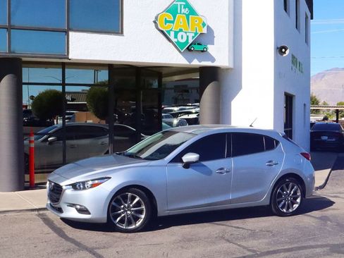 Used 2018 MAZDA MAZDA3 Touring image 4