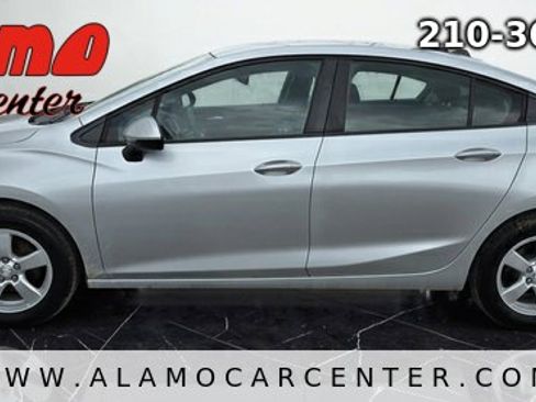 Used 2017 Chevrolet Cruze LS image 2