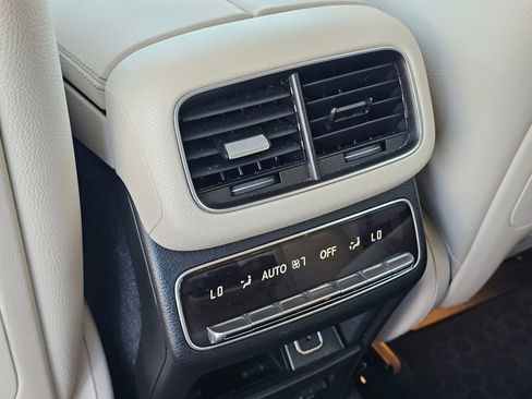 Used 2022 Mercedes-Benz GLS 450 4MATIC image 24