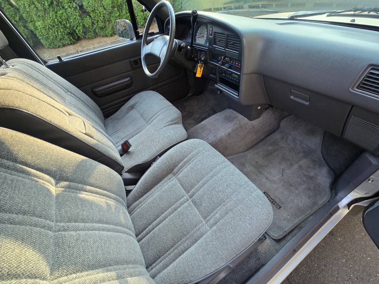Used 1989 Toyota Pickup Deluxe RWD image 8