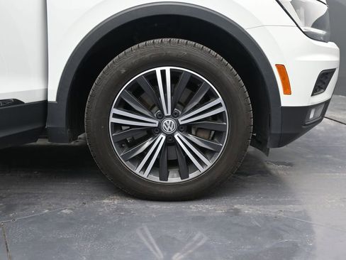 Used 2019 Volkswagen Tiguan SEL AWD/4WD image 39