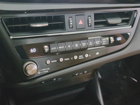 Certified 2025 Lexus ES 300h w/ Premium Package FWD image 23