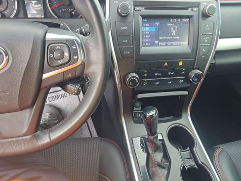Used 2017 Toyota Camry SE FWD image 10