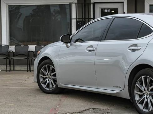 Used 2016 Lexus ES 300h image 14