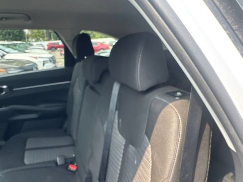 Used 2023 Kia Sorento LX FWD image 6
