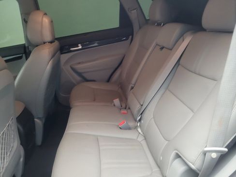 Used 2015 Kia Sorento LX image 18