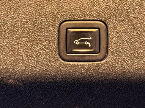 Used 2022 Chevrolet Tahoe High Country image 14