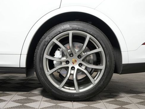 Certified 2023 Porsche Cayenne Turbo AWD/4WD image 14