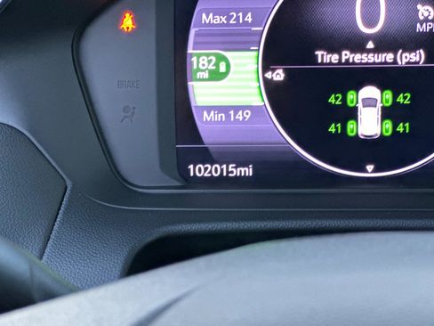 Used 2022 Chevrolet Bolt EUV LT w/ Convenience Package image 33