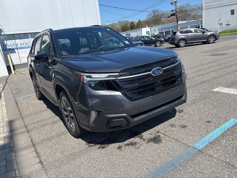 Used 2025 Subaru Forester Touring image 2