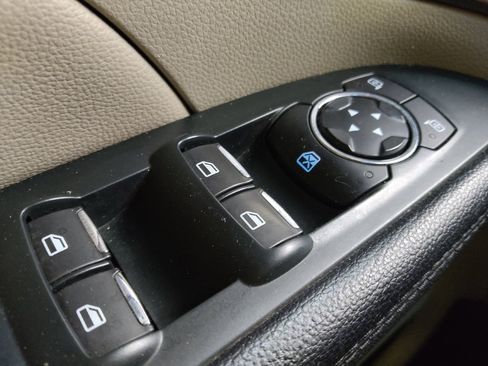 Used 2018 Ford Explorer XLT w/ Equipment Group 202A FWD image 27