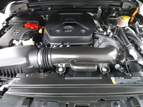 Used 2025 Jeep Wrangler Unlimited Sahara image 31