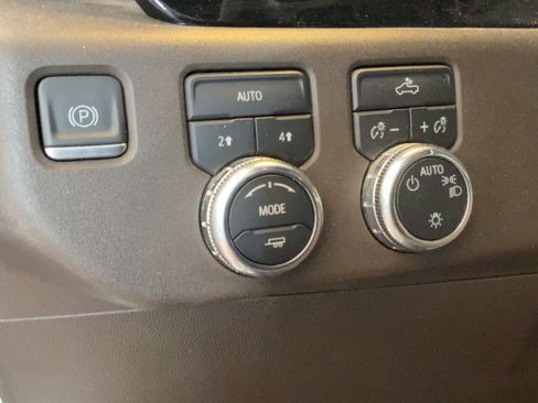Used 2022 GMC Sierra 1500 SLE AWD/4WD image 17