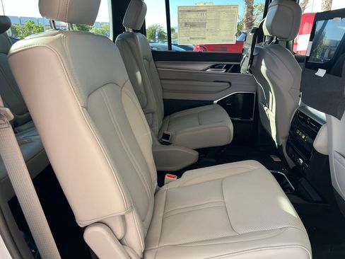 New 2026 Jeep Grand Wagoneer Limited AWD/4WD image 20