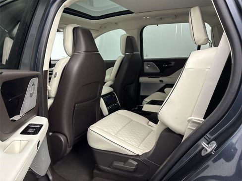 Used 2023 Lincoln Aviator Black Label w/ Dynamic Handling Package image 29