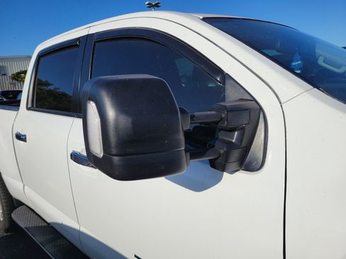 Used 2018 Nissan Titan SV w/ SV Convenience Package AWD/4WD image 8