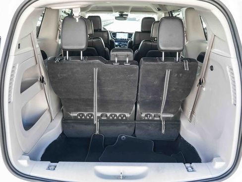 Used 2024 Chrysler Pacifica Touring-L image 25